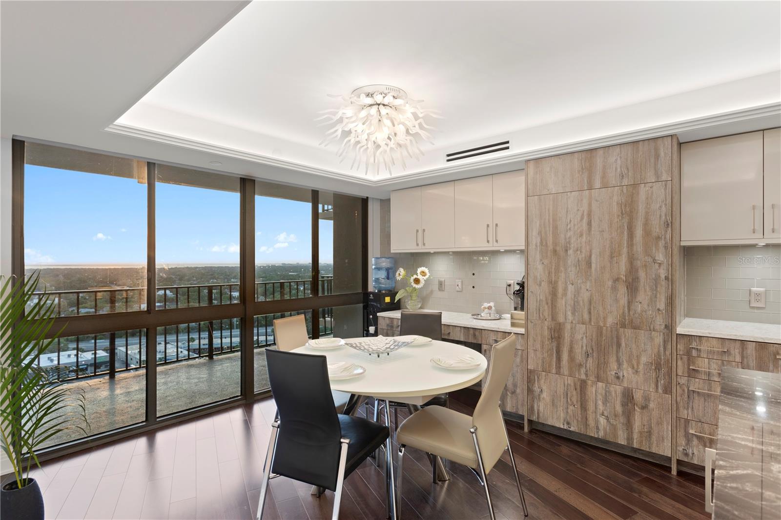 MONTE CARLO TOWERS A CONDOMINI - Residential Lease