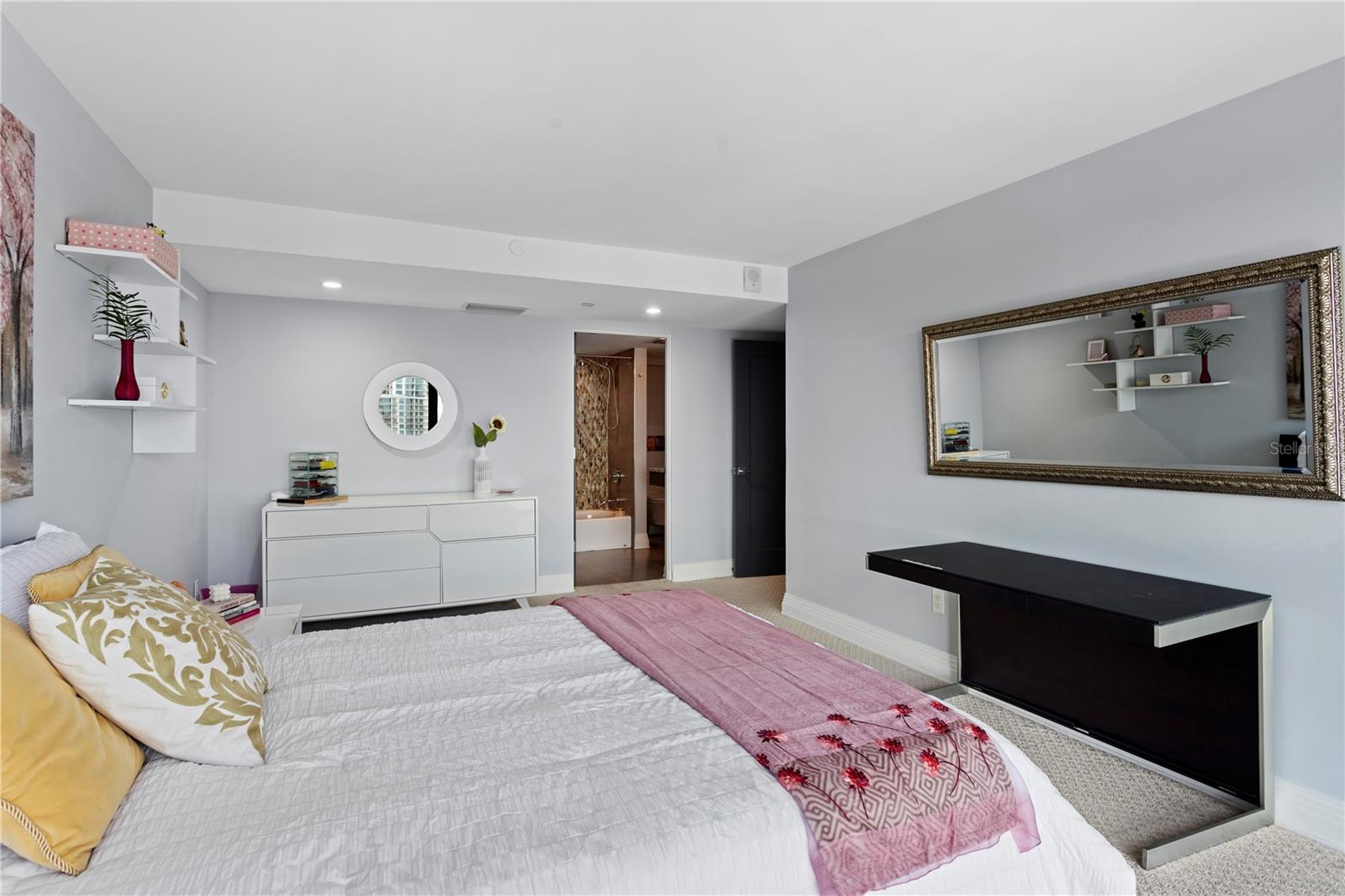 MONTE CARLO TOWERS A CONDOMINI - Residential Lease