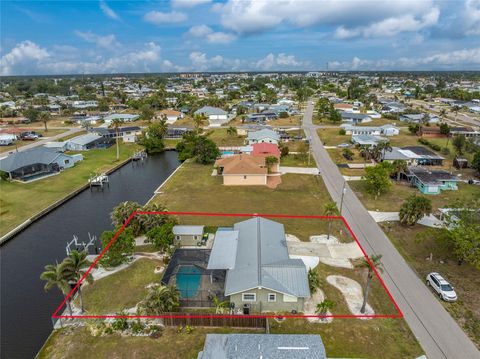 A home in PORT CHARLOTTE