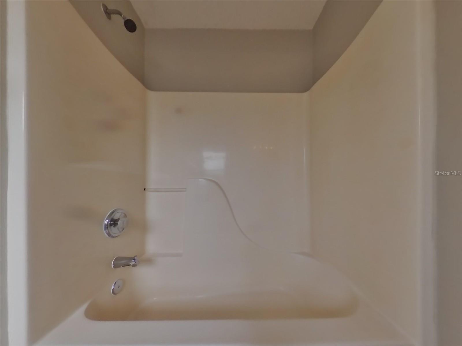 MASCOTTE BAY RIDGE SUB - Residential Lease