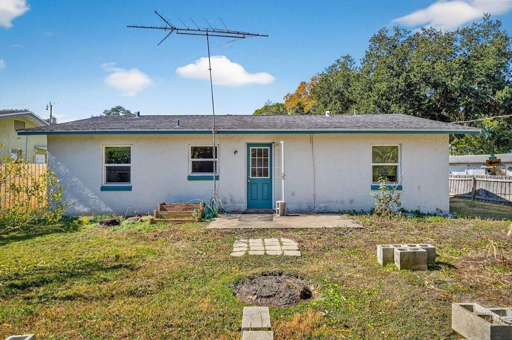 Photo of 1901 Donald Place, Daytona Beach, FL 32119 (MLS # V4947329)