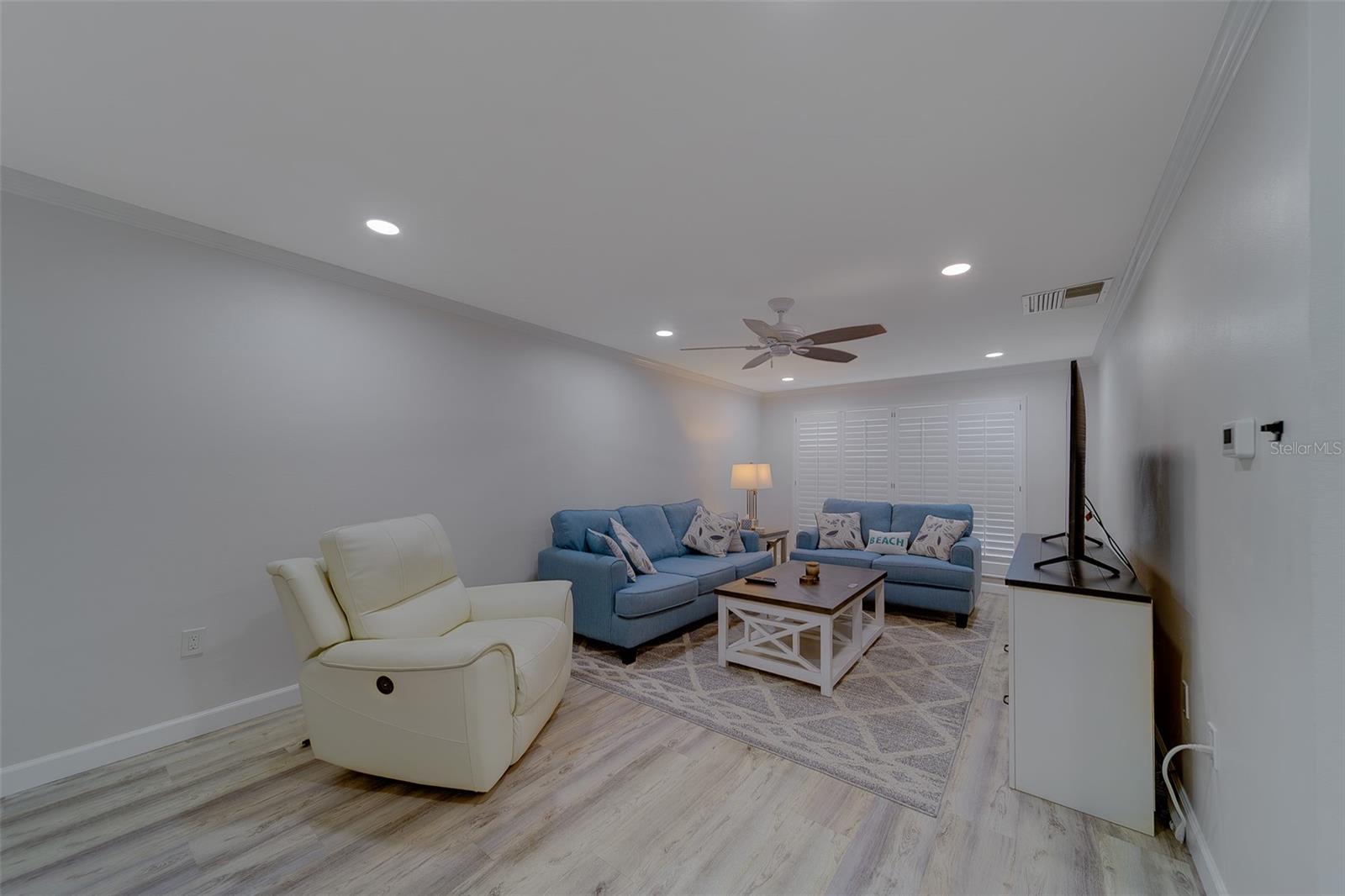 MEDITERRANEAN MANORS - Residential