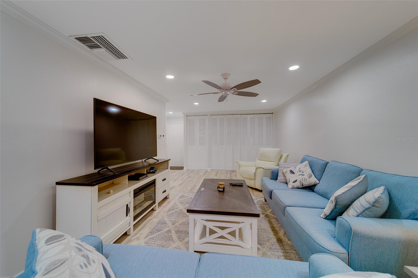 MEDITERRANEAN MANORS - Residential