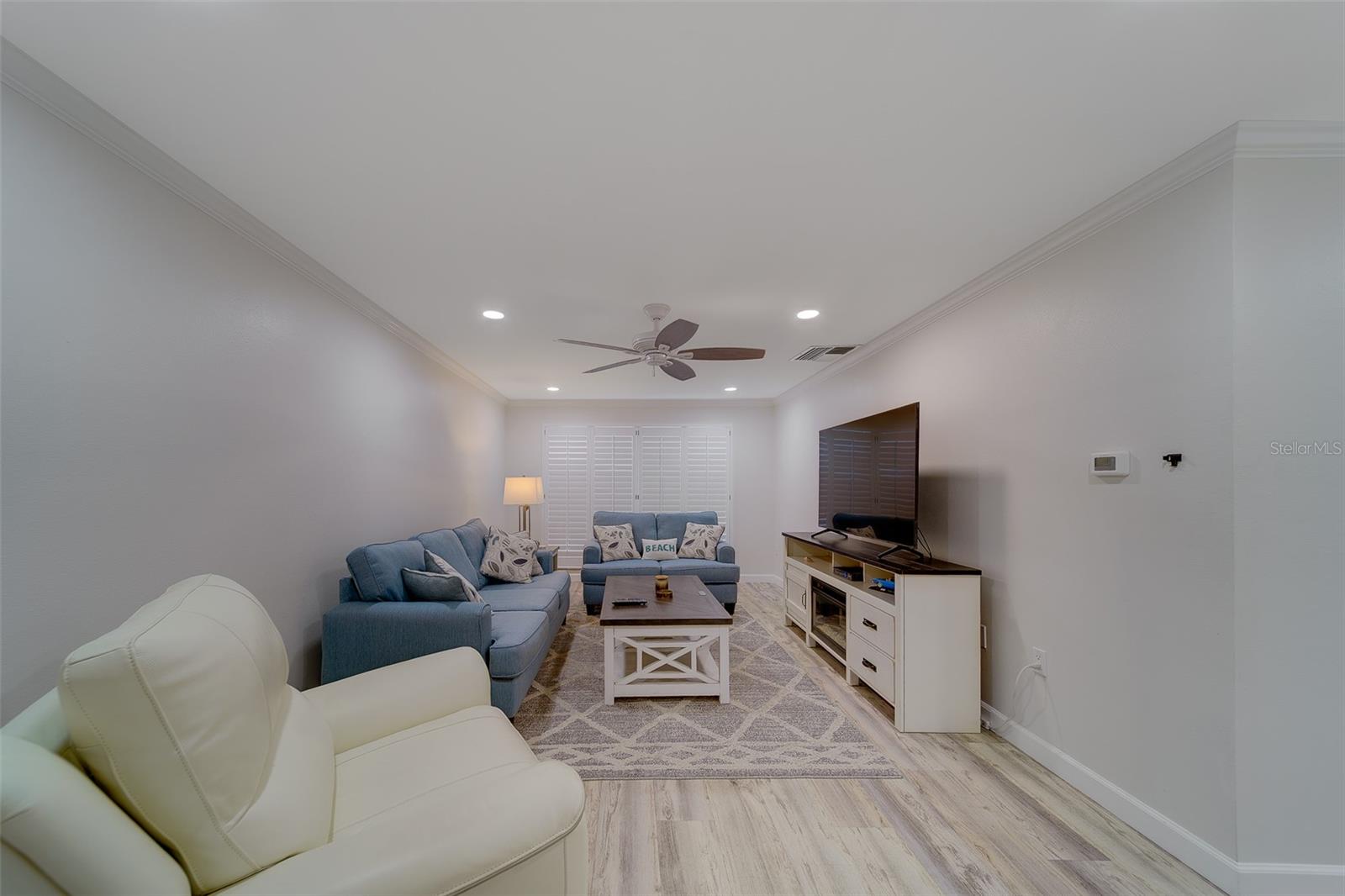 MEDITERRANEAN MANORS - Residential