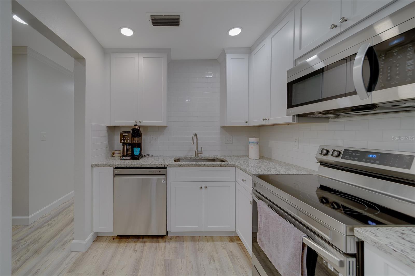 MEDITERRANEAN MANORS - Residential