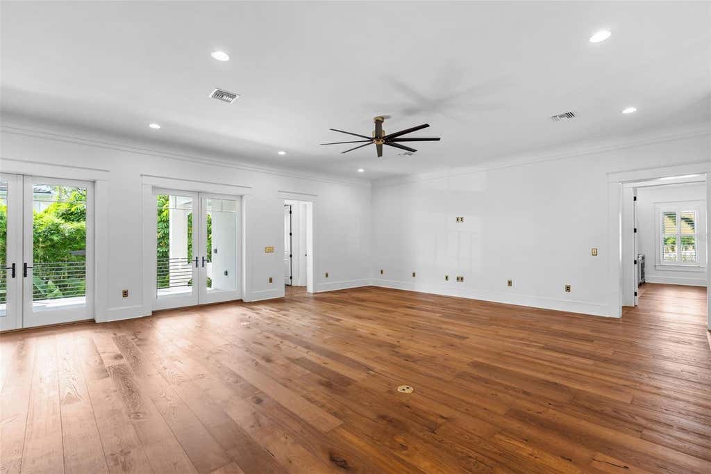 Photo of 55 Martinique Avenue, Tampa, FL 33606 (MLS # TB8527994)