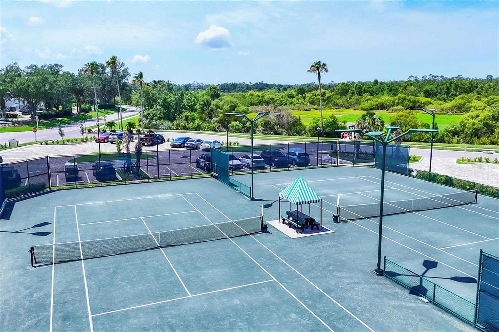 HERITAGE OAKS GOLF & COUNTRY CLUB - Residential