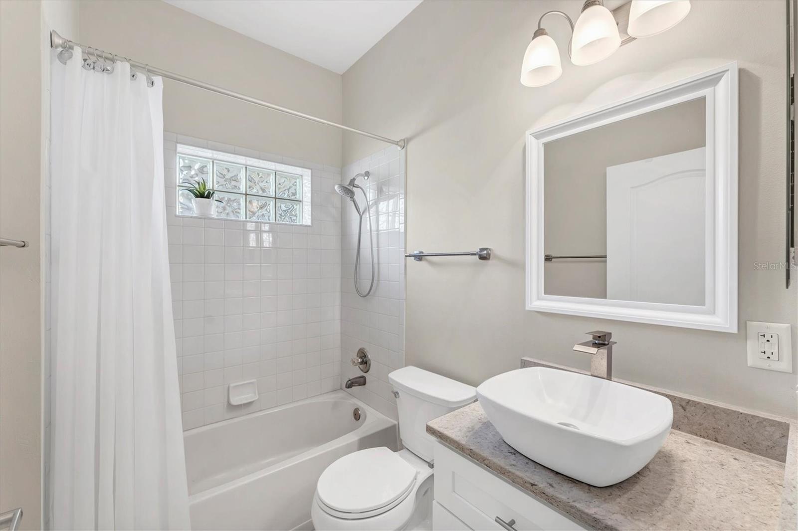 HERITAGE OAKS GOLF & COUNTRY CLUB - Residential