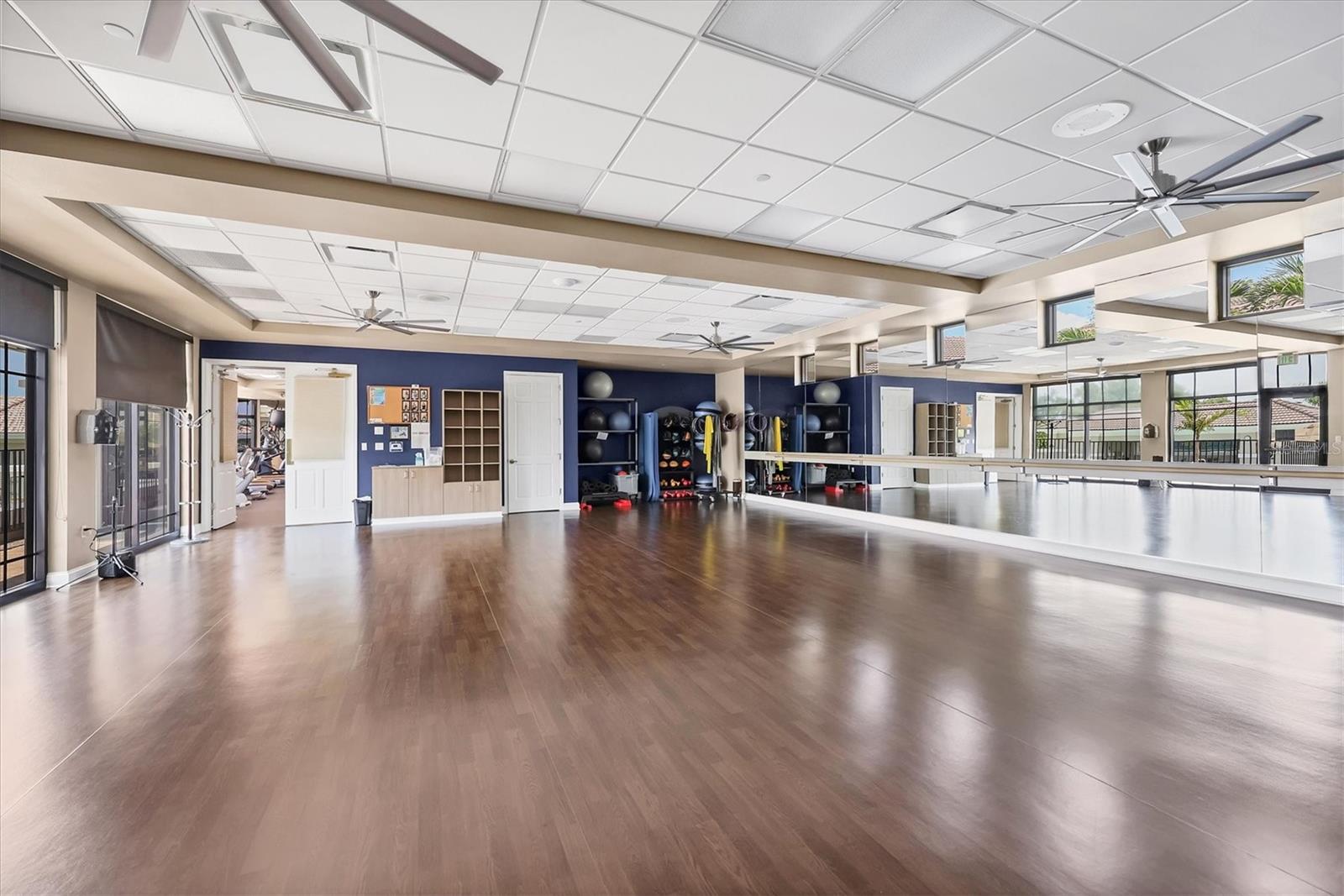 HERITAGE OAKS GOLF & COUNTRY CLUB - Residential