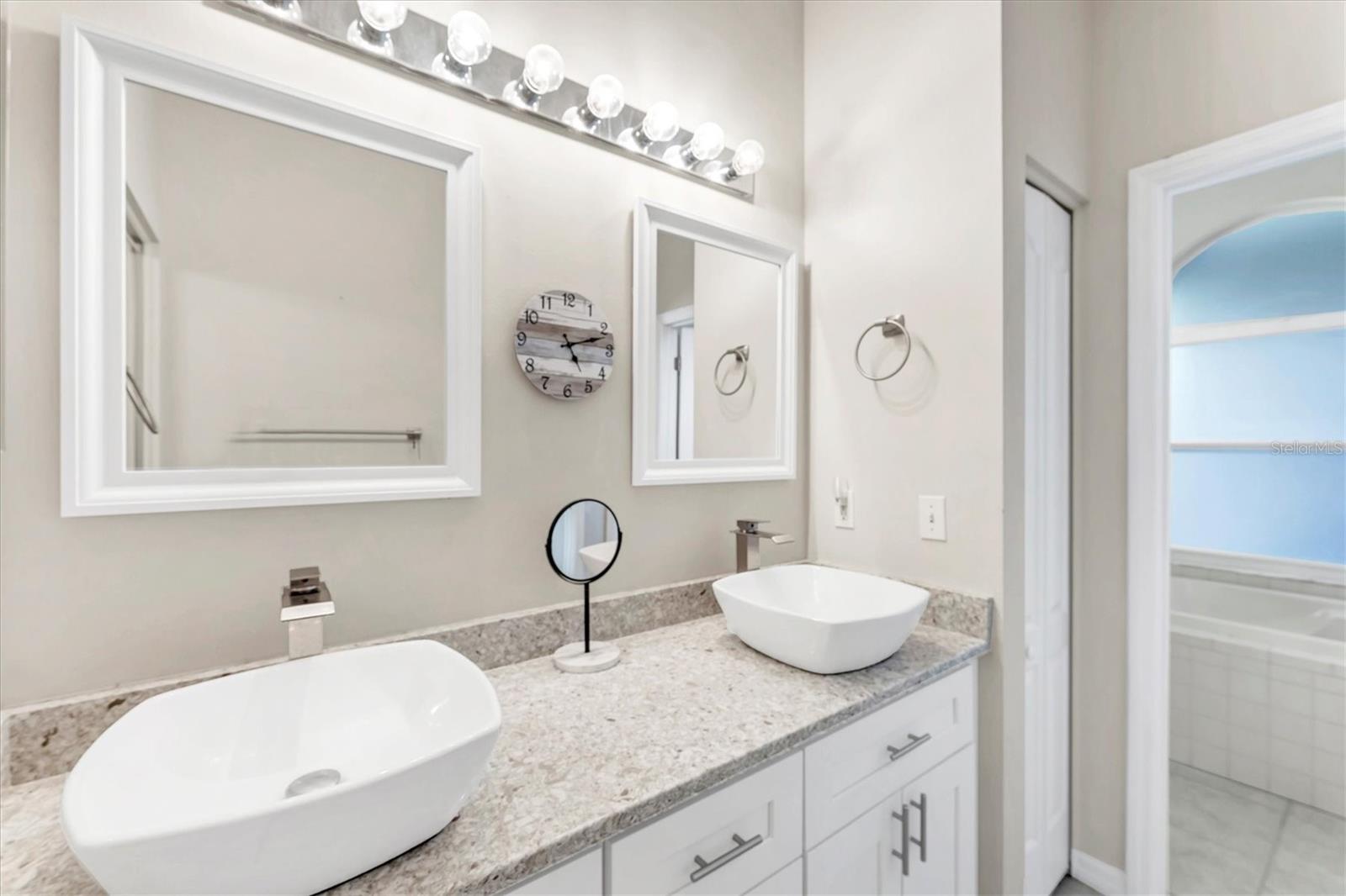 HERITAGE OAKS GOLF & COUNTRY CLUB - Residential