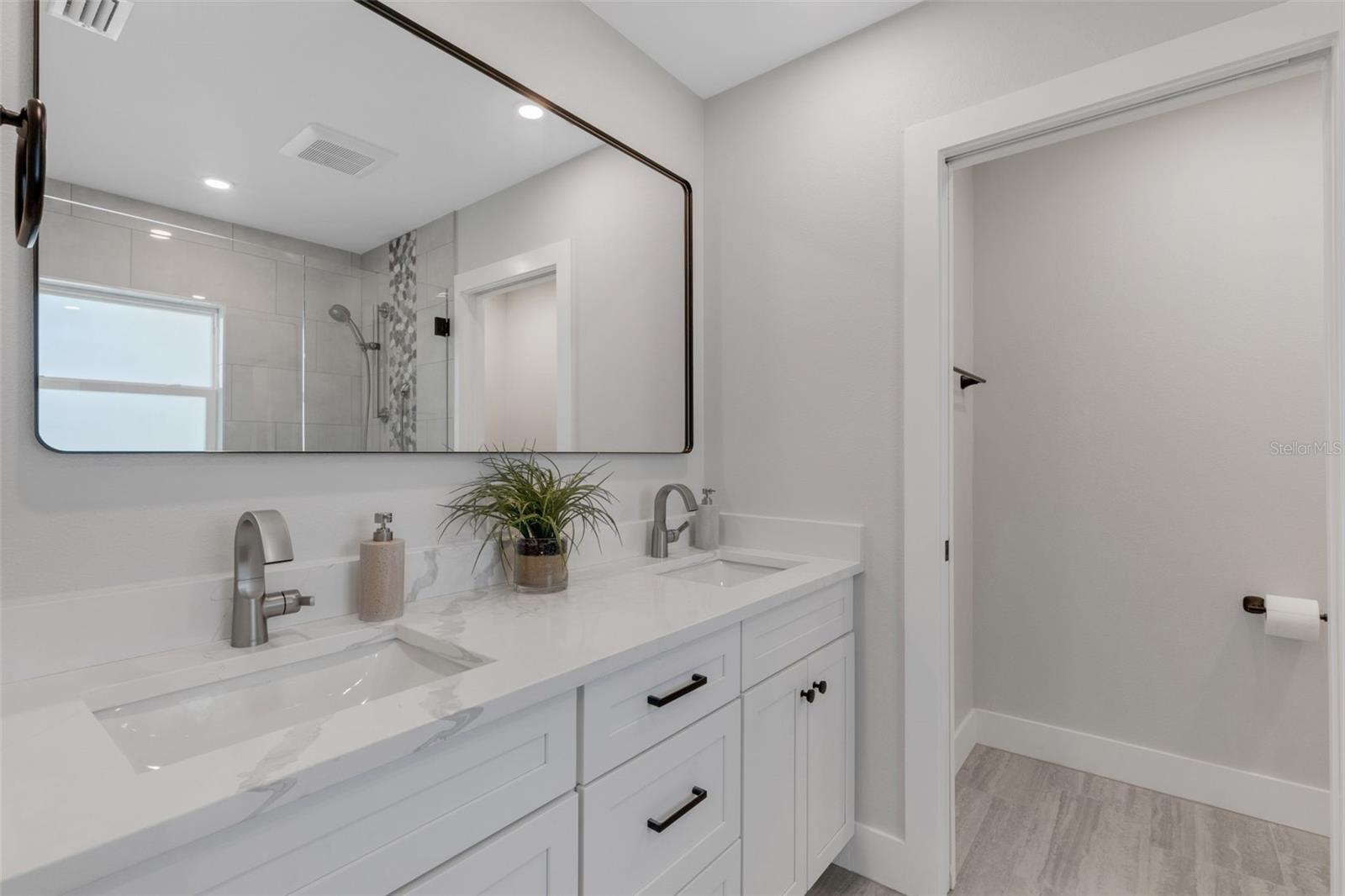 MARSHALL MANOR - Residential