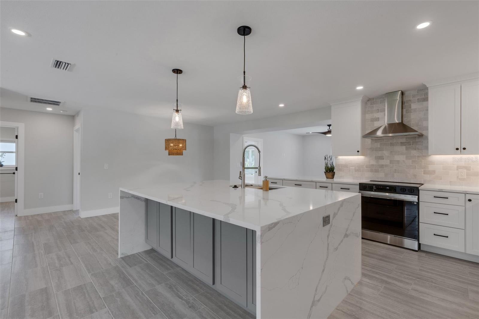 MARSHALL MANOR - Residential