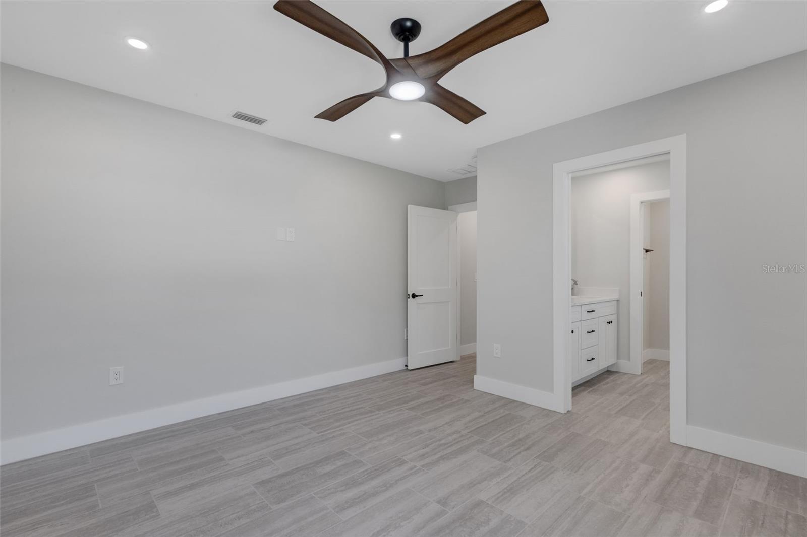 MARSHALL MANOR - Residential