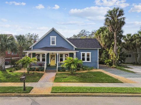 Photo of 305 Grand Boulevard, Tarpon Springs, FL 34689 (MLS # TB8461512)