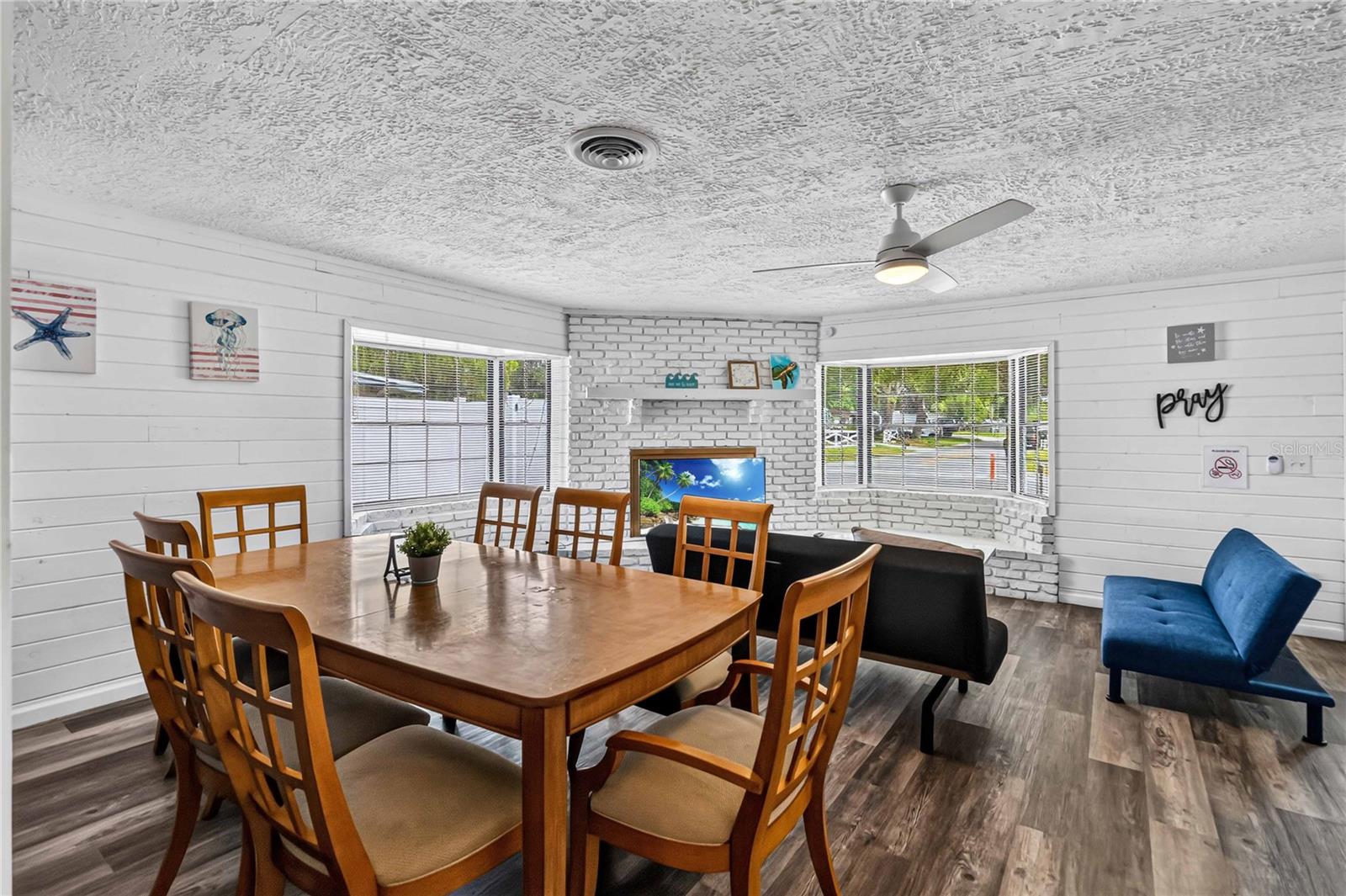 745 HILLVIEW DRIVE