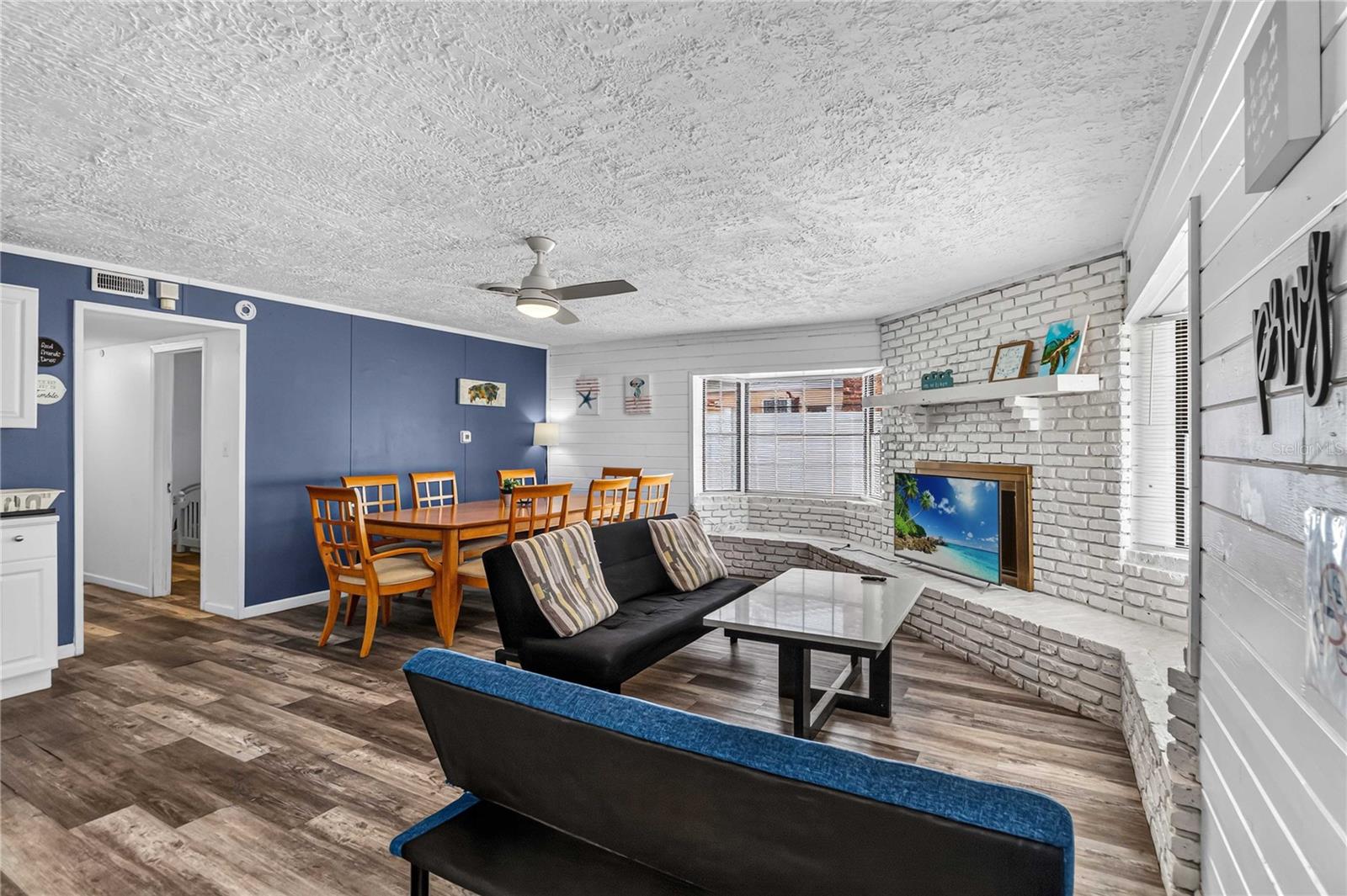 745 HILLVIEW DRIVE
