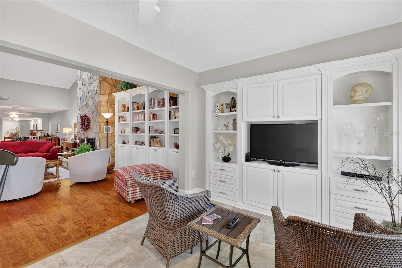 MOUNT DORA LAKE DORA VILLAS CONDO - Residential