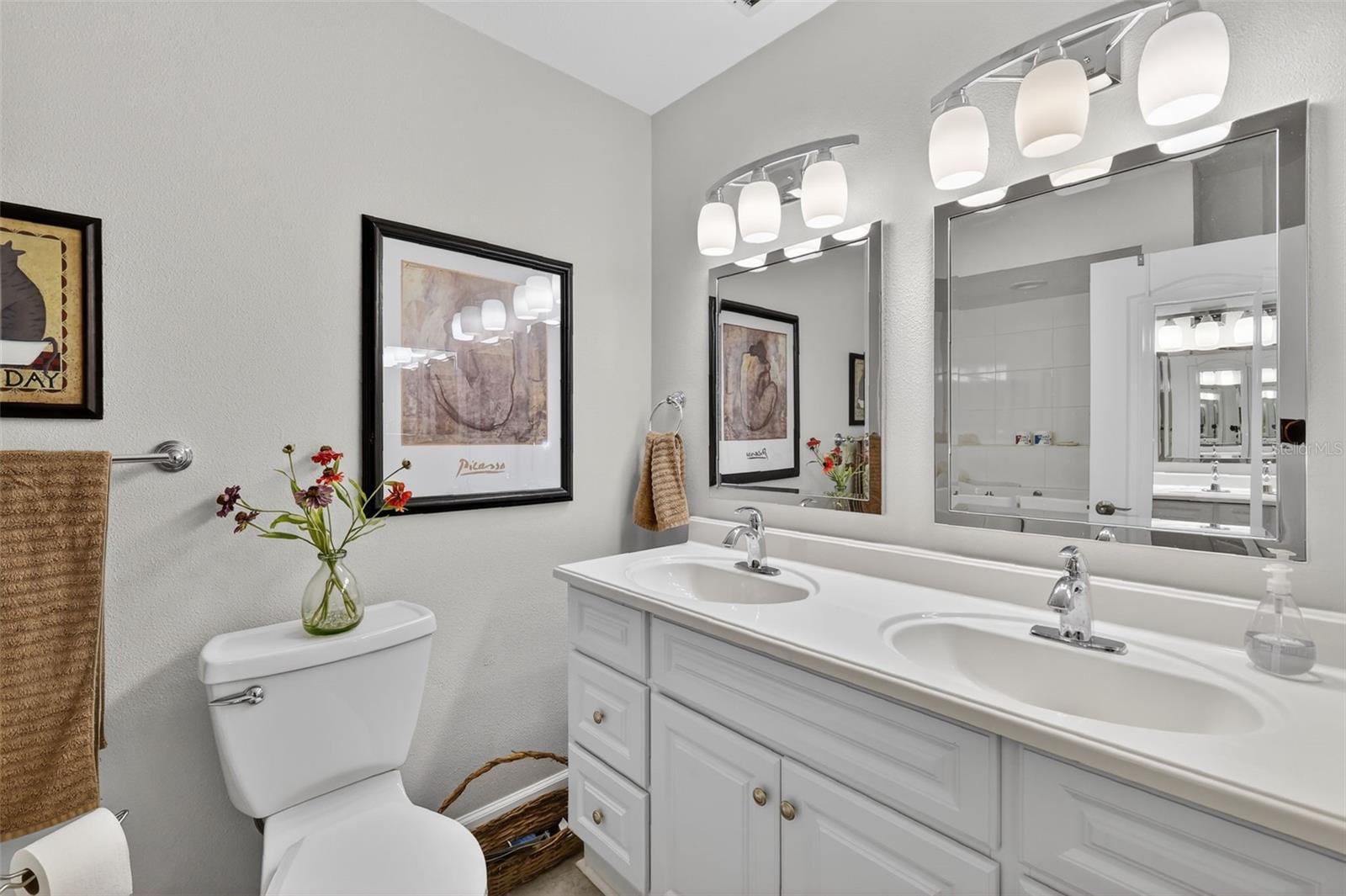 MOUNT DORA LAKE DORA VILLAS CONDO - Residential