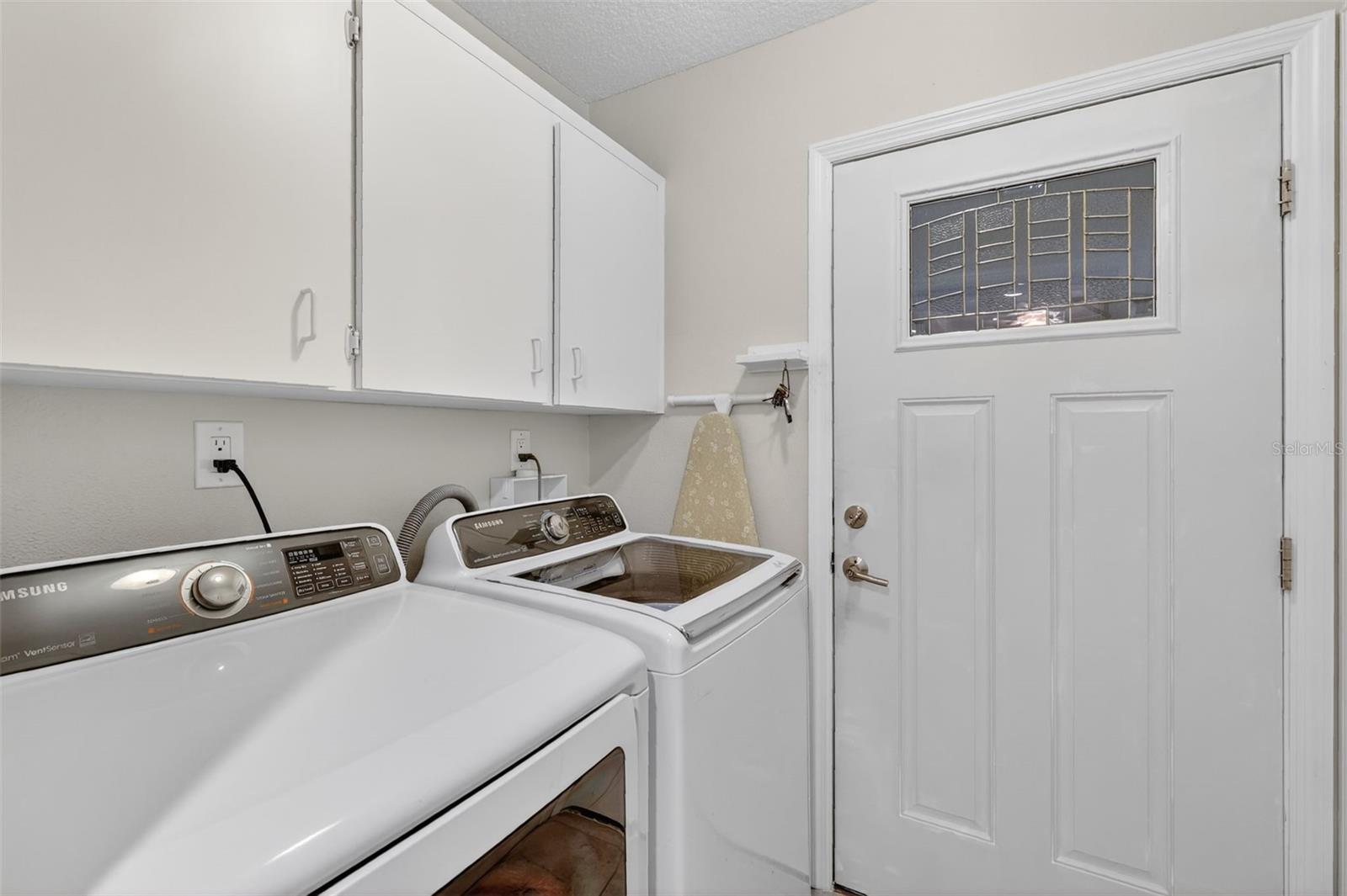 MOUNT DORA LAKE DORA VILLAS CONDO - Residential