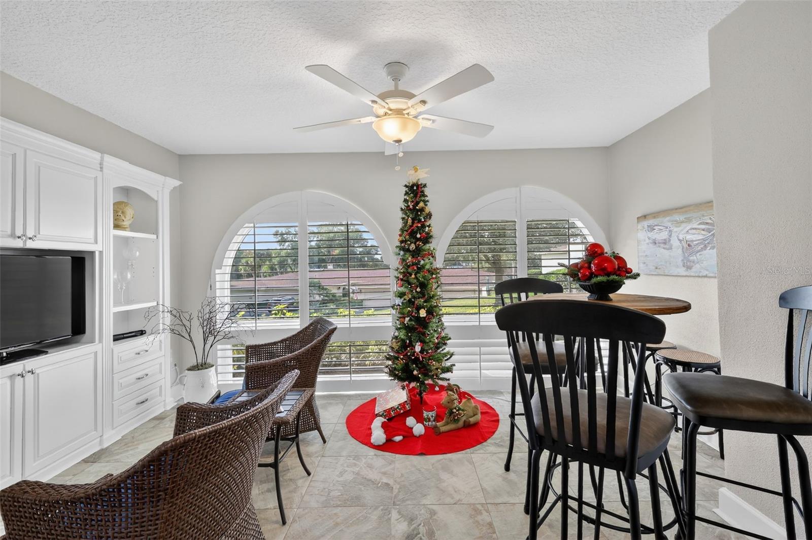 MOUNT DORA LAKE DORA VILLAS CONDO - Residential