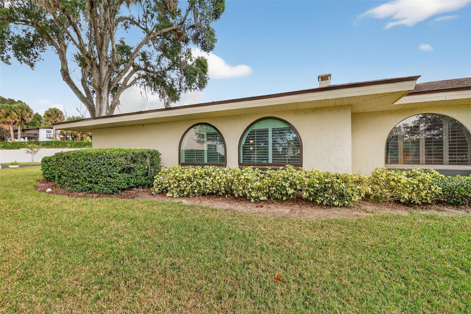 MOUNT DORA LAKE DORA VILLAS CONDO - Residential