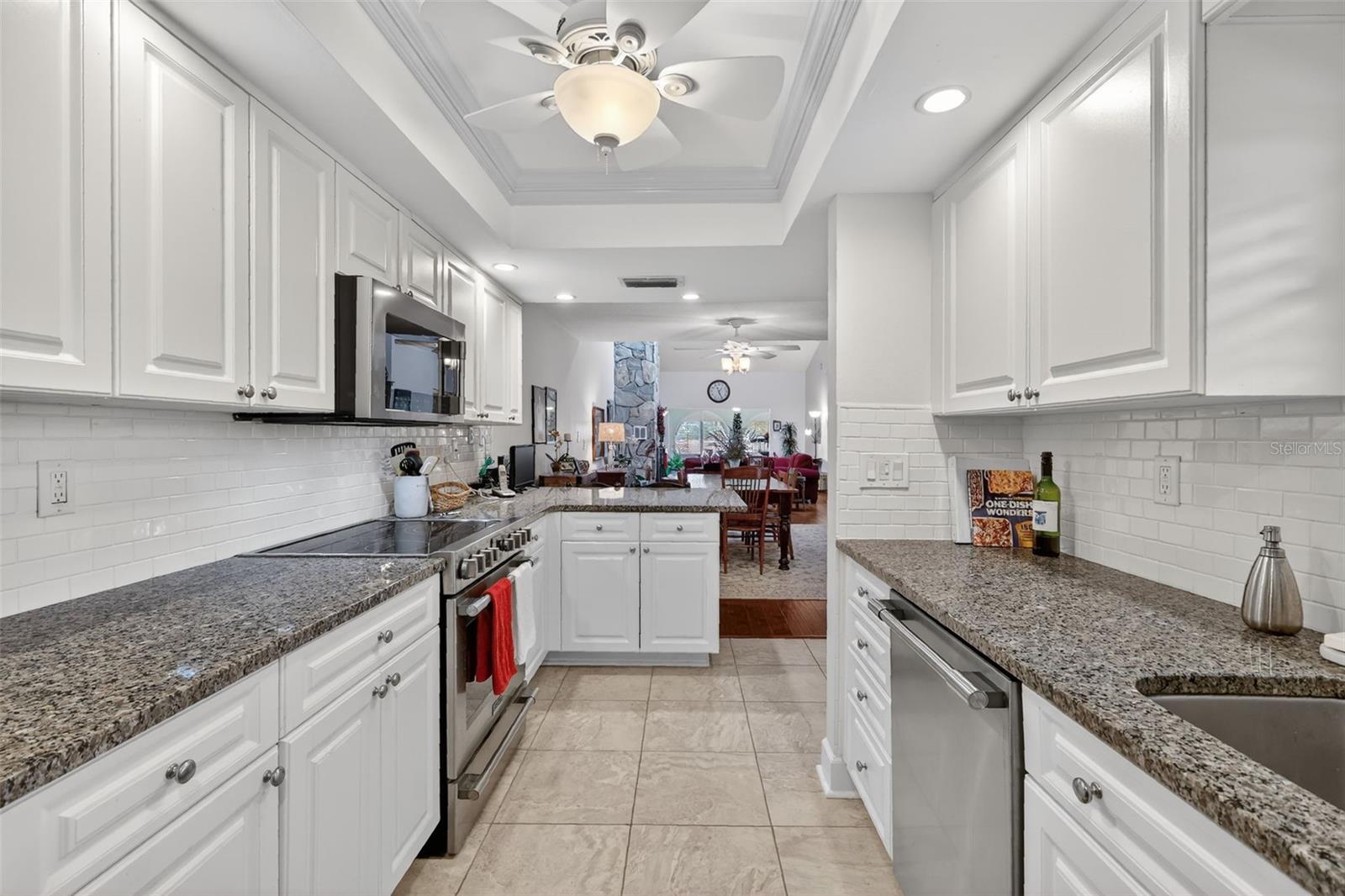 MOUNT DORA LAKE DORA VILLAS CONDO - Residential