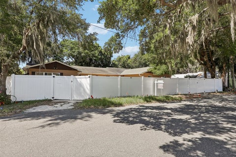 Tiny photo for 201 Rosefield Avenue, Leesburg, FL 34748 (MLS # O6434042)