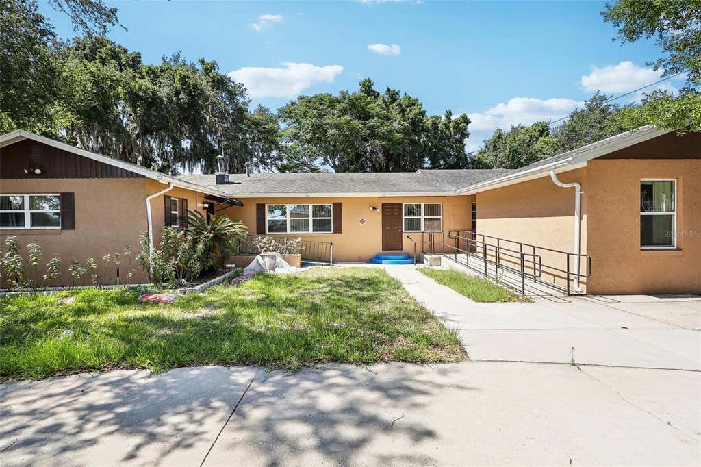 Photo of 201 Rosefield Avenue, Leesburg, FL 34748 (MLS # O6434042)