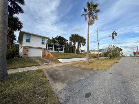 A home in DAYTONA BEACH