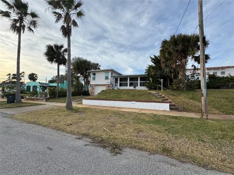 A home in DAYTONA BEACH