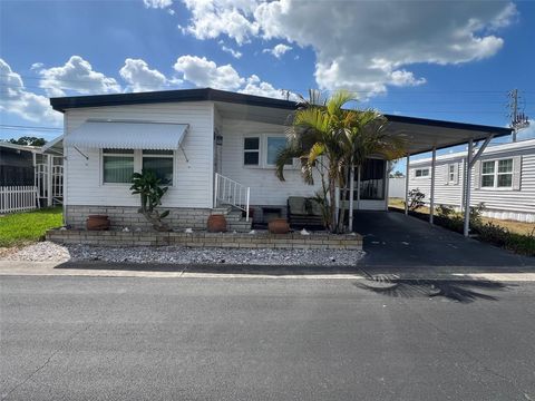 Photo of 57 Royal Palm Circle, Largo, FL 33778 (MLS # TB8493958)