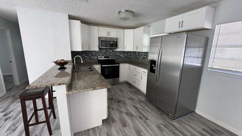 Tiny photo for 545 Oak Drive, Tavares, FL 32778 (MLS # O6353735)