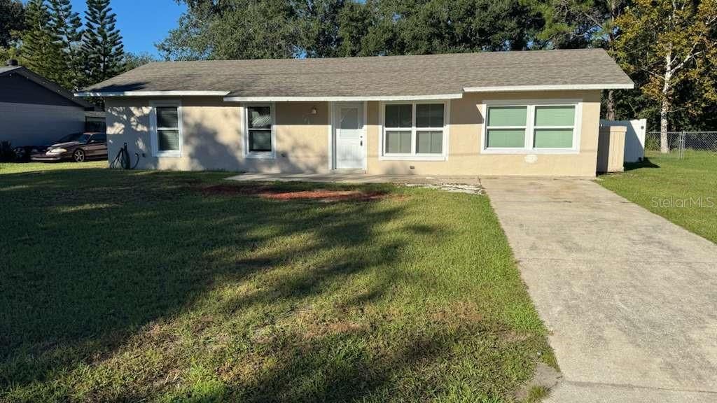 Photo of 545 Oak Drive, Tavares, FL 32778 (MLS # O6353735)
