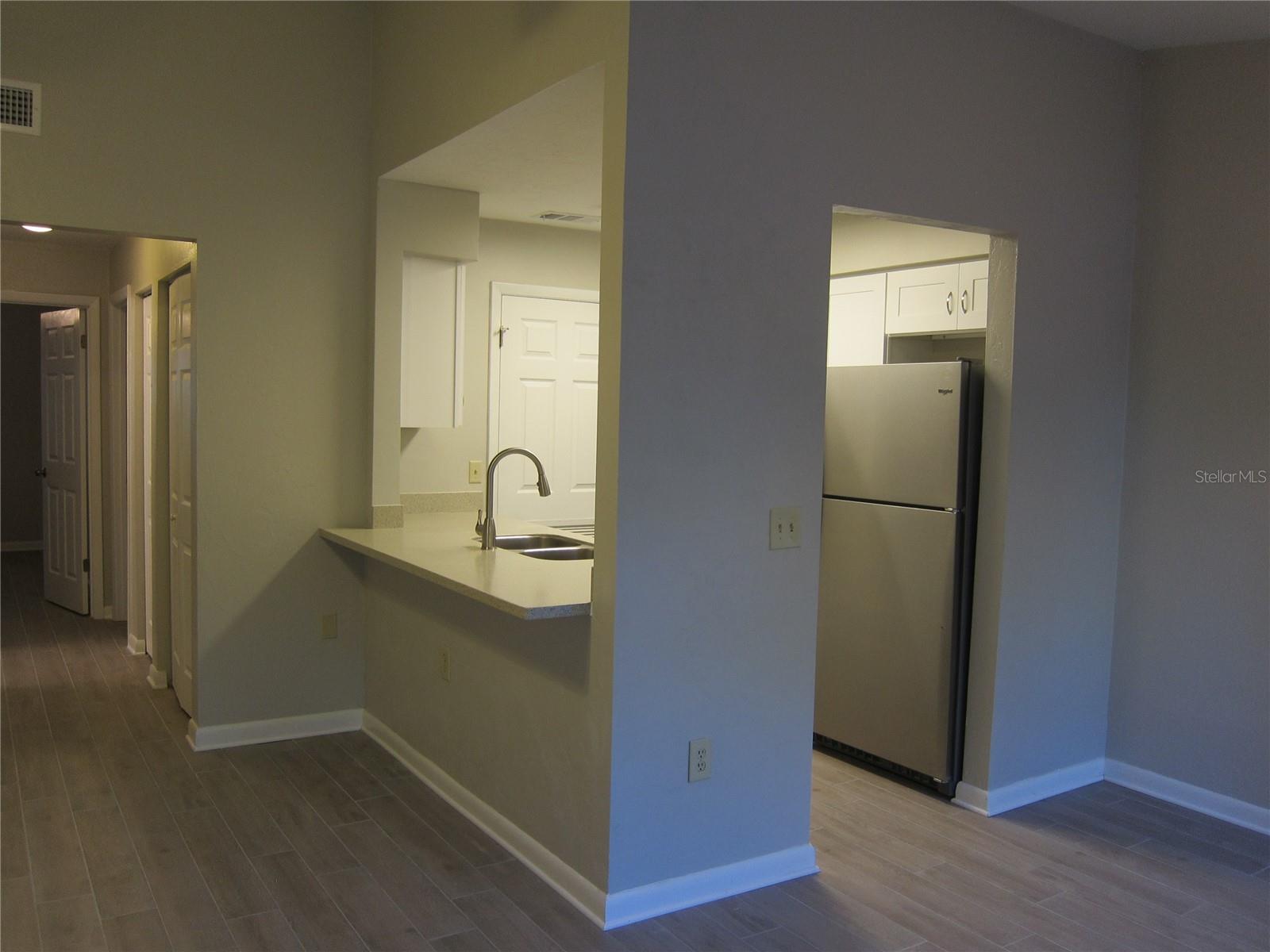 TOWER OAKS MANOR - Residential Lease