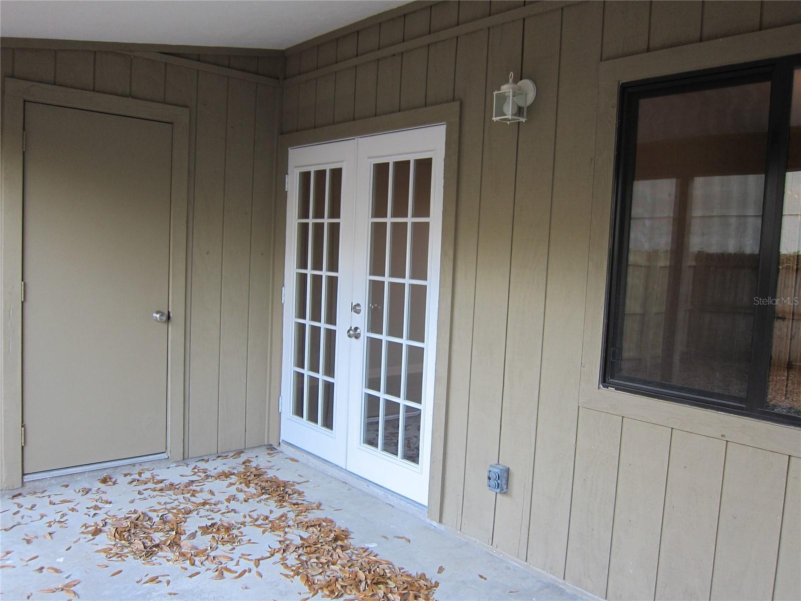 TOWER OAKS MANOR - Residential Lease