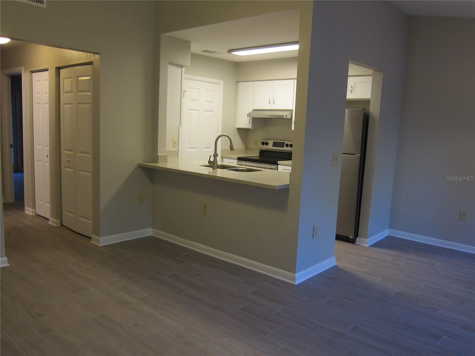 TOWER OAKS MANOR - Residential Lease