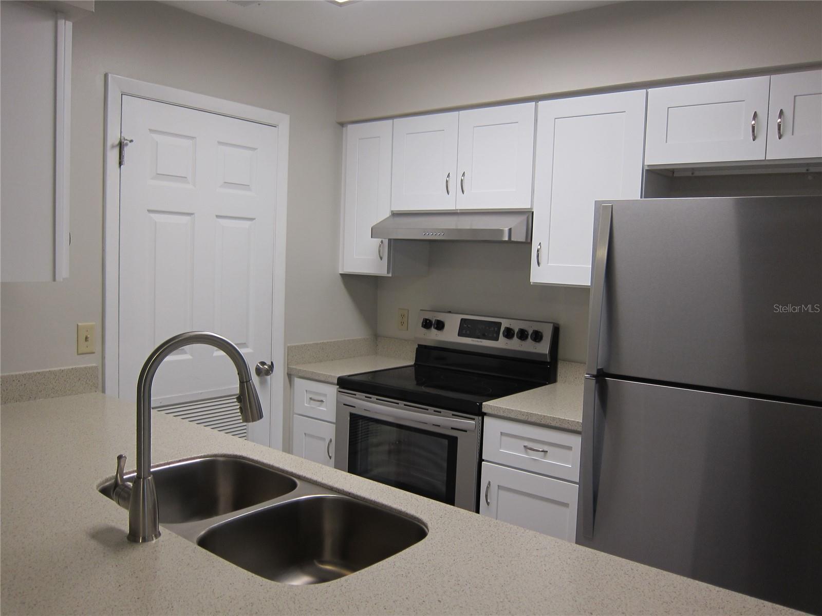 TOWER OAKS MANOR - Residential Lease