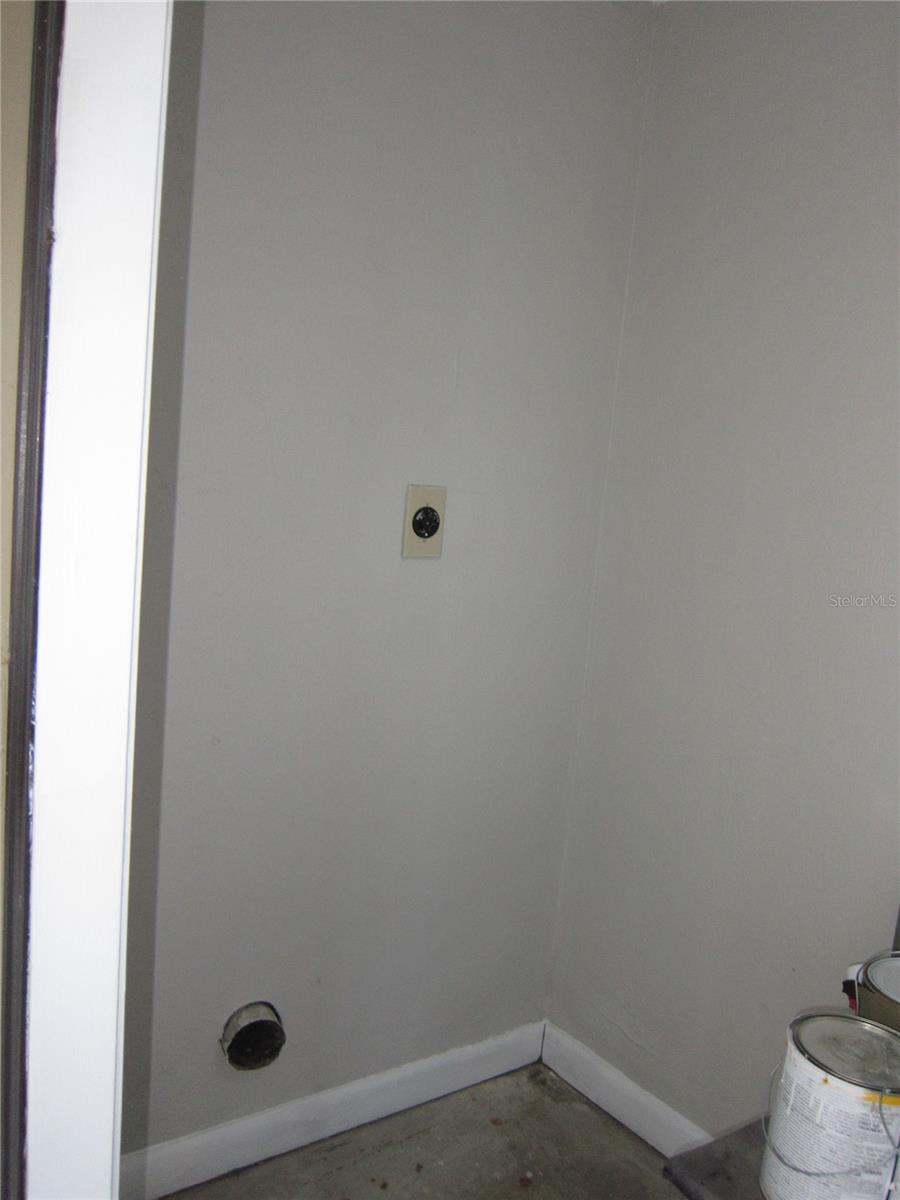 TOWER OAKS MANOR - Residential Lease