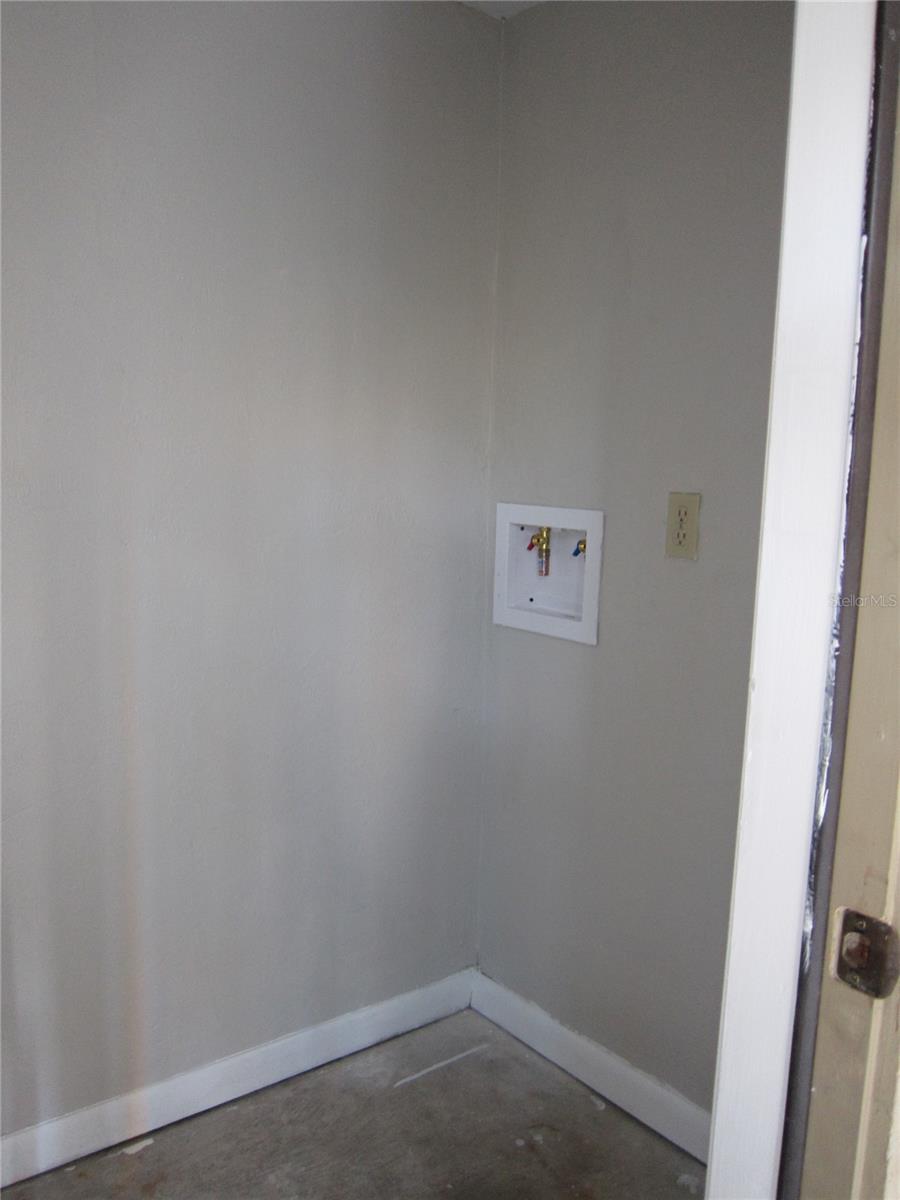 TOWER OAKS MANOR - Residential Lease