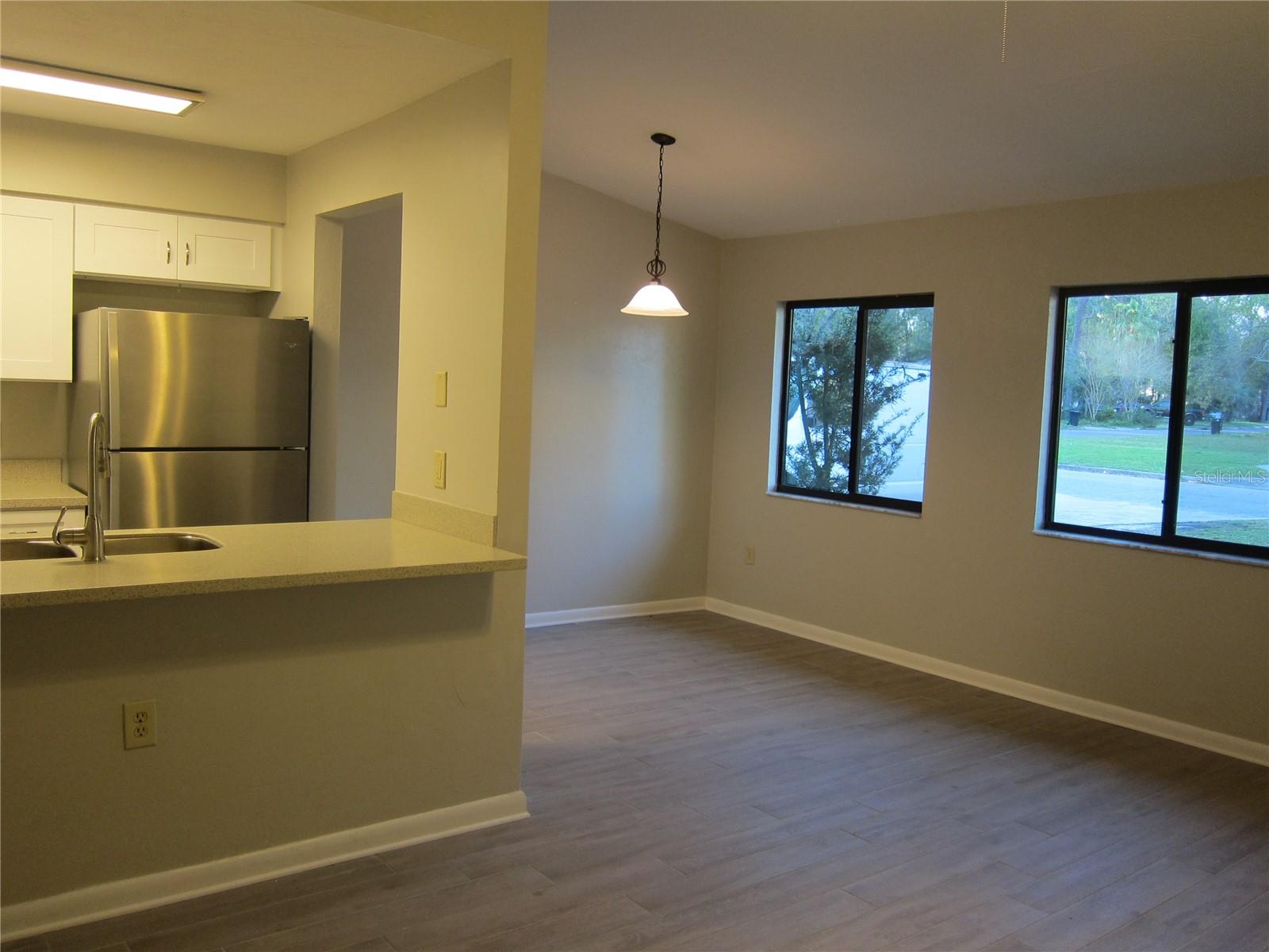 TOWER OAKS MANOR - Residential Lease
