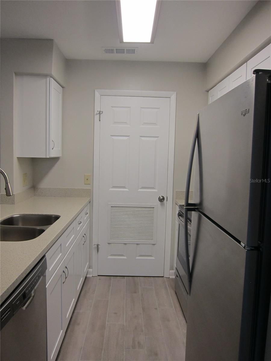 TOWER OAKS MANOR - Residential Lease