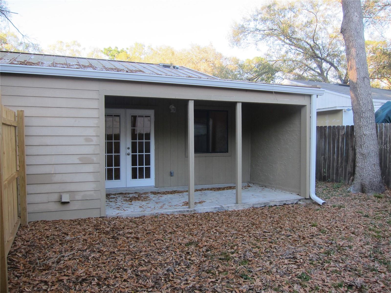 TOWER OAKS MANOR - Residential Lease