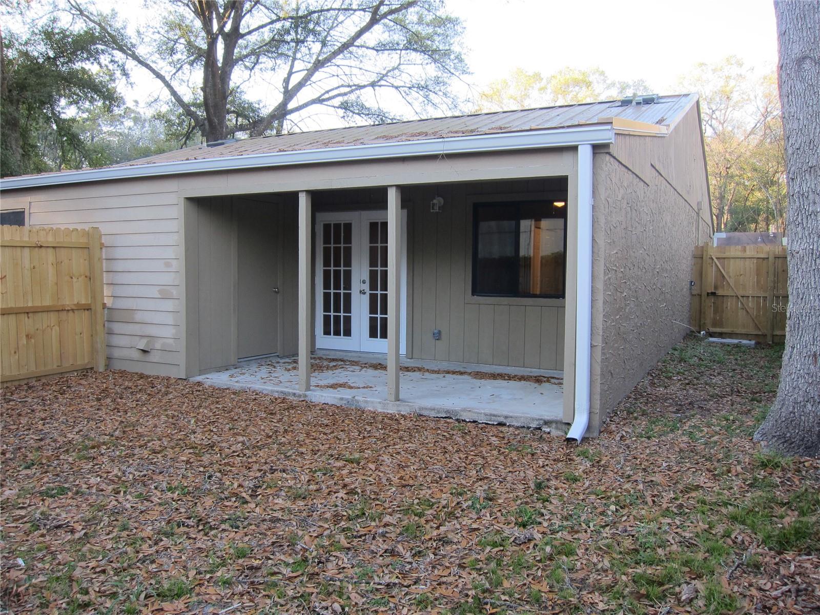 TOWER OAKS MANOR - Residential Lease