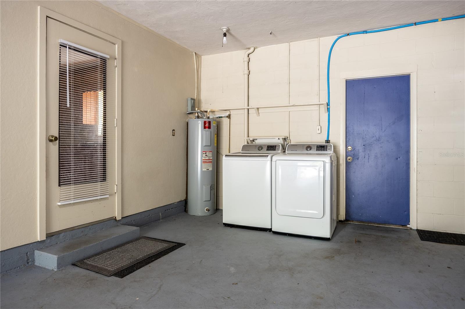 MASON MANOR - Residential