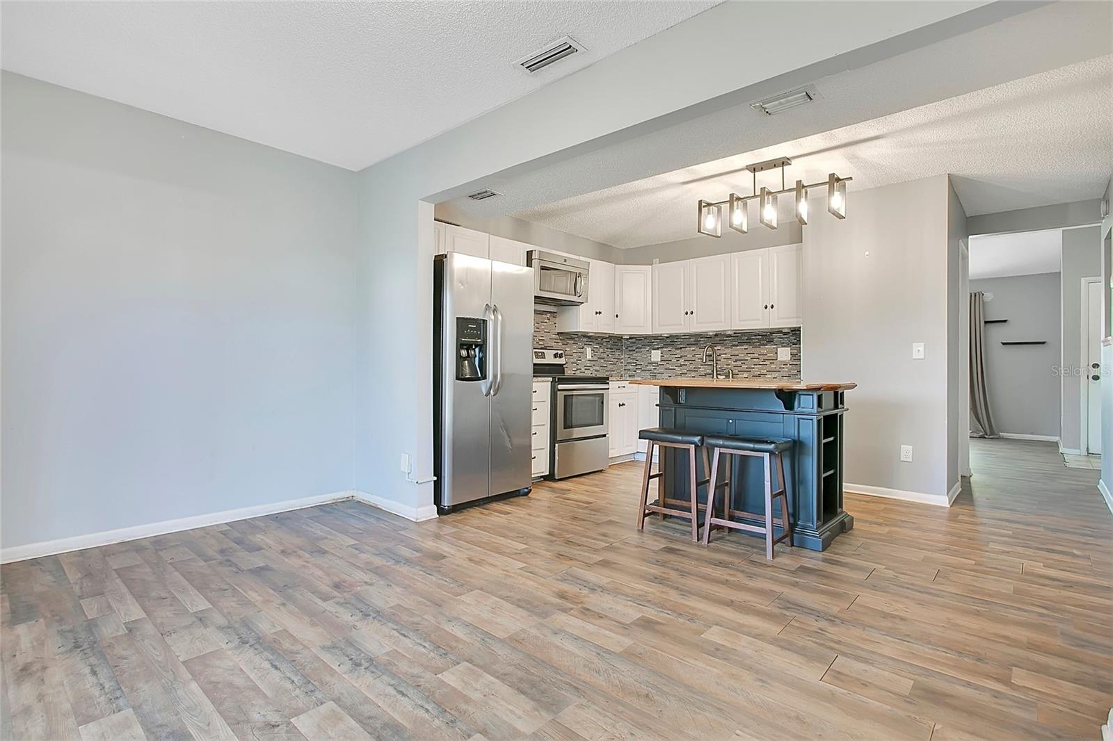 COUNTRY CLUB MANOR CONDO - Residential