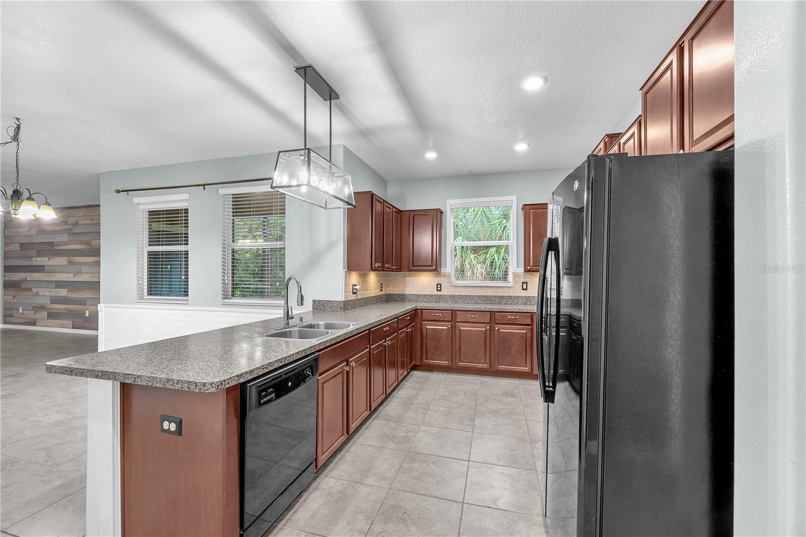 RIVERVIEW LAKES - Residential