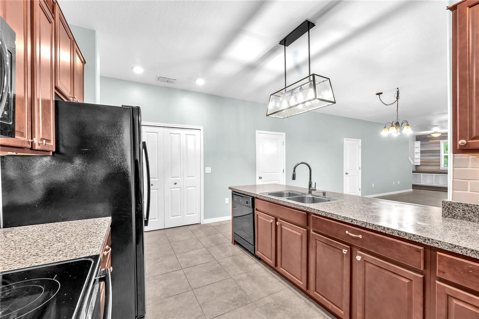 RIVERVIEW LAKES - Residential