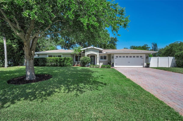 1732 GOLF VIEW DR, BELLEAIR, FL 33756 - Image d0fd94ee63ea7653d2d3f98c5df1f967/3365242698