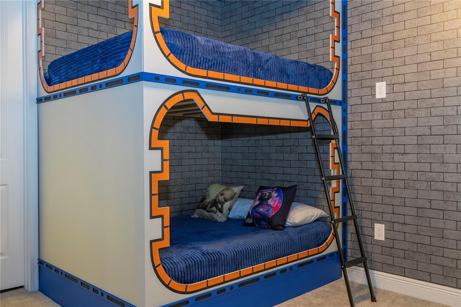 REUNION WEST PH 4 - Residential