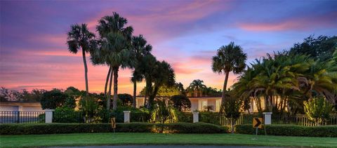 A home in WINTER HAVEN